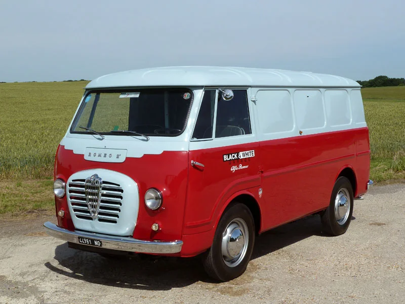 Black and White Garage - 1957 Alfa Romeo Romeo 2 Furgone